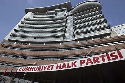 CHP, İstanbul’da 7 İlçe Başkanı ve Yönetimini Görevden Aldı