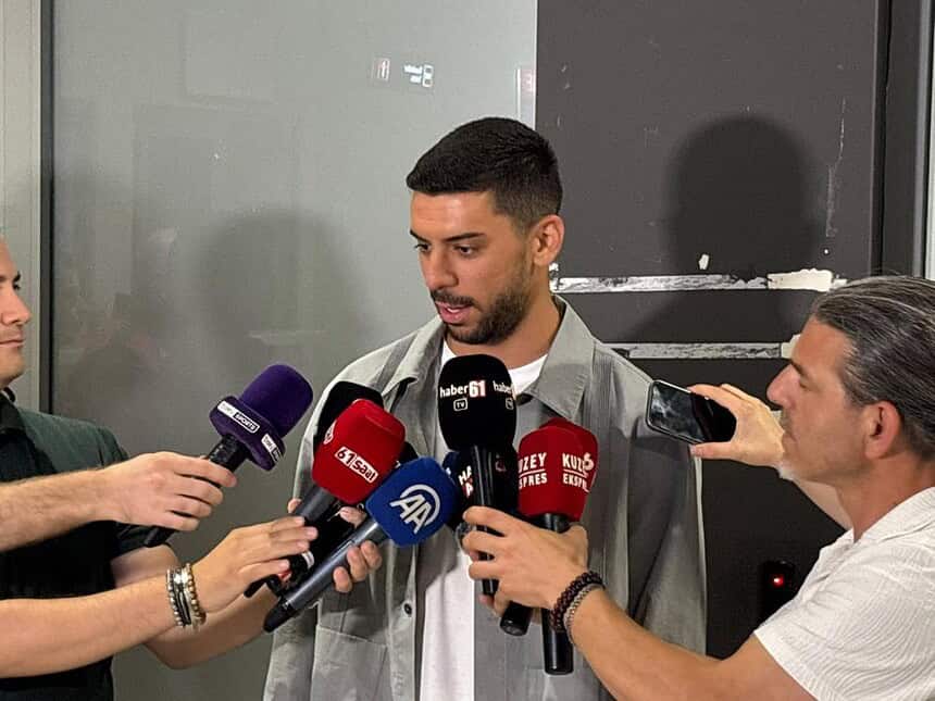 Cenk Özkaçar: "Böylesine Bir Futbol Kültürünün Parçası Olmak Gurur Verici"