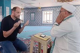 Kartepe’de Türk Bayraklı Nişan Yapan Alman Damat Kelime-i Şehadet Getirerek Müslüman Oldu!