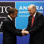 Cumhurbaşkanı Erdoğan, Macron ile Fransa'ya selam gönderdi