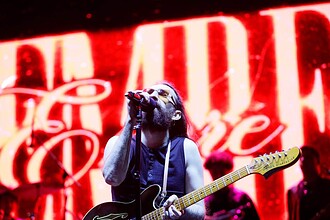 Körfez Altın Kiraz Festivali Finalinde Emre Fel Rüzgarı: Binlerce Kişi Akın Etti!