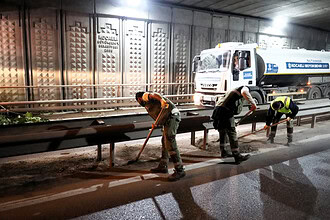 Eskihisar Feribot Yolu Alt Geçidi’nde Gece Mesaisi