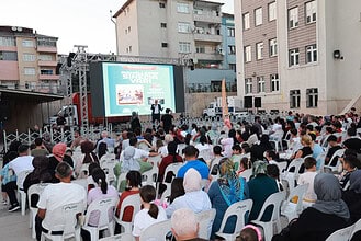 Gebze Açık Hava Sineması Beylikbağı'nda Coşkuyla Başladı! Patlamış Mısır İkramıyla Sinema Keyfi!