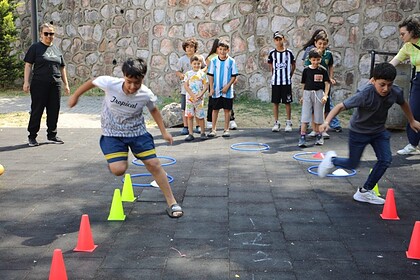 İzmit’te Çocuklar Sokağa Döküldü! Geleneksel Oyun Etkinlikleri Bugün Başladı: İşte İlçe İlçe Takvim!