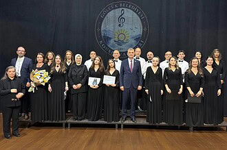 Gölcük Belediyesi Konservatuvarı Korosu’ndan İlk Konser! Ali Yıldırım Sezer Belgeleri Takdim Etti!