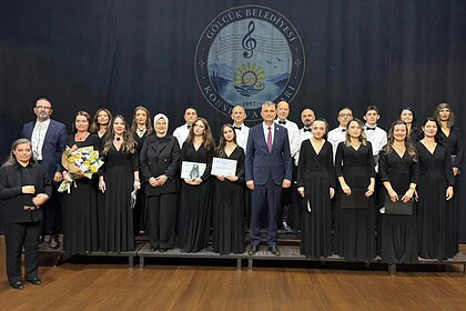 Gölcük Belediyesi Konservatuvarı Korosu’ndan İlk Konser! Ali Yıldırım Sezer Belgeleri Takdim Etti!