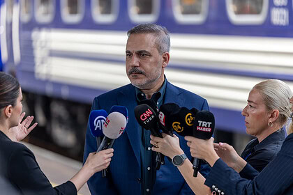 Bakan Hakan Fidan Polonya'da Konuştu: "FETÖ Artık Kullanım Değeri Bitmiş Bir Yapıdır"