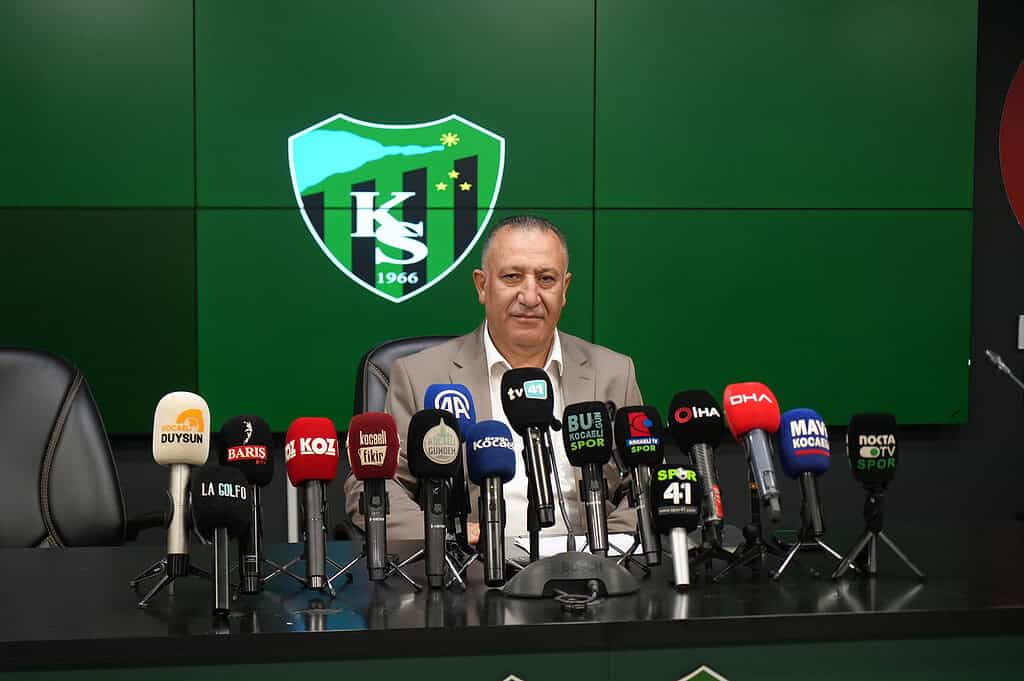 Turka Kocaeli Stadyumu’nda Sıcak Gelişmeler: Haşmet Uçar Kocaelispor’daki Son Durumu Açıkladı!