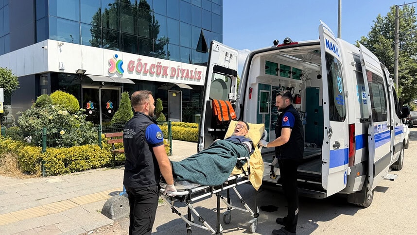 Kocaeli Büyükşehir Hasta Nakil Ambulansı Başvurusu Nasıl Yapılır? 7/24 Ücretsiz Sağlık Eli!
