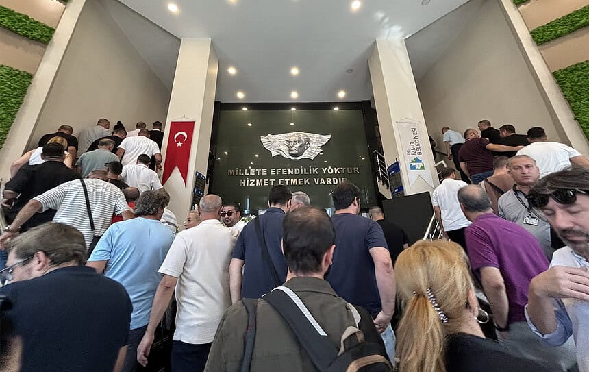 İzmit Belediyesi’nde Operasyon Sonrası Arama Çalışmaları Tamamlandı!