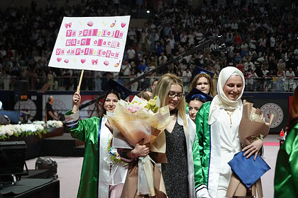 KOSTÜ İlk Psikoloji Mezunlarını Verdi! Üçüncü Lisansını Okuyan Afra Konyalı Üniversite Birincisi Oldu