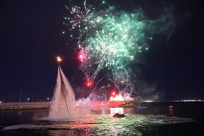 Darıca Sahili'nde Tarihi Gece! Kabotaj Bayramı’nın 100. Yılı Flyboard ve Işık Şovlarıyla Kutlandı