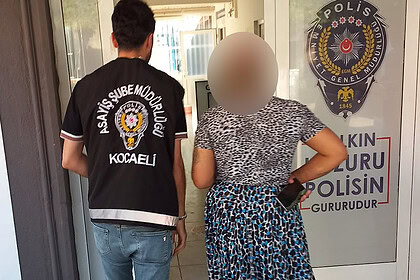 Kocaeli'de 37 Yıl 10 Ay Hapis Cezasıyla Aranan Kadın Hırsız İzmit'te Yakalandı!