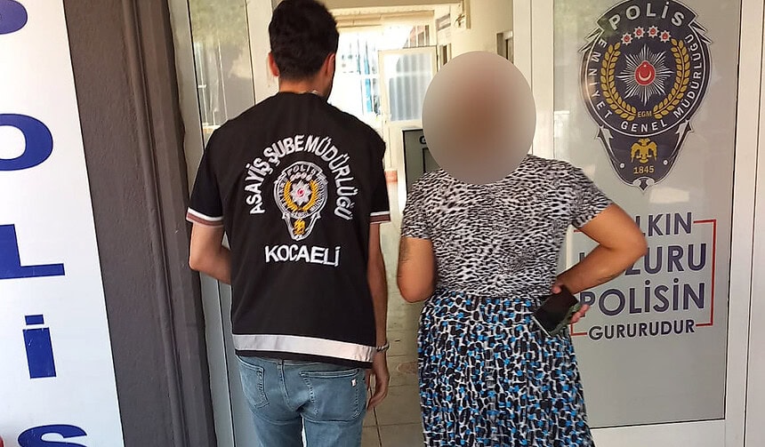 Kocaeli'de 37 Yıl 10 Ay Hapis Cezasıyla Aranan Kadın Hırsız İzmit'te Yakalandı!