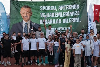 Kocaeli'de Tenis Turnuvası Finali Yapıldı: Şampiyonlar Kupalarını Aldı!