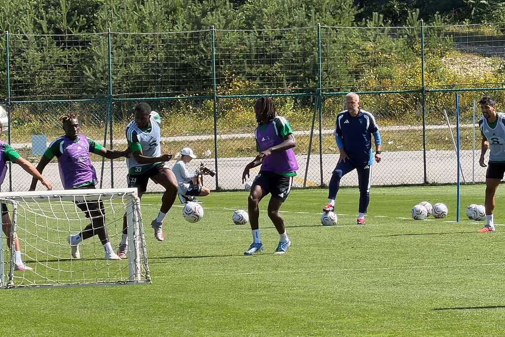 “Her Top İçin Ayrı Mücadele!” Kocaelispor’un Topuk Yaylası Kampında Selçuk İnan Rüzgarı!