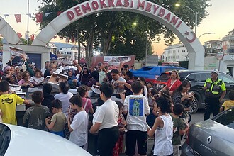 Körfez'de Festival Heyecanı Dağıtılacak Kirazlar Saniyeler İçinde Tükendi