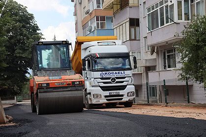 Körfez Belediyesi Üstyapı Çalışmaları: Mimar Sinan Mahallesi Atalay Sokak’ta Asfalt Serimi Başladı!