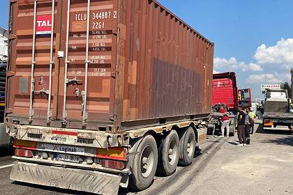 Körfez'de Kontrolden Çıkan TIR Bariyerleri Aşarak Karşı Şeride Geçti 1 Yaralı