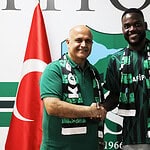 Şov Kaldığı Yerden Devam Ediyor: Kocaelispor Eski Yıldızını Renklerine Bağladı!