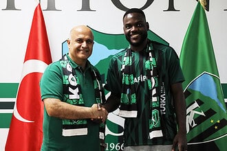 Şov Kaldığı Yerden Devam Ediyor: Kocaelispor Eski Yıldızını Renklerine Bağladı!