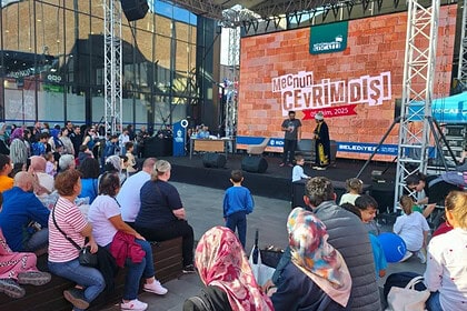 “Mecnun Çevrim Dışı” İle Tiyatro Heyecanı Başlıyor