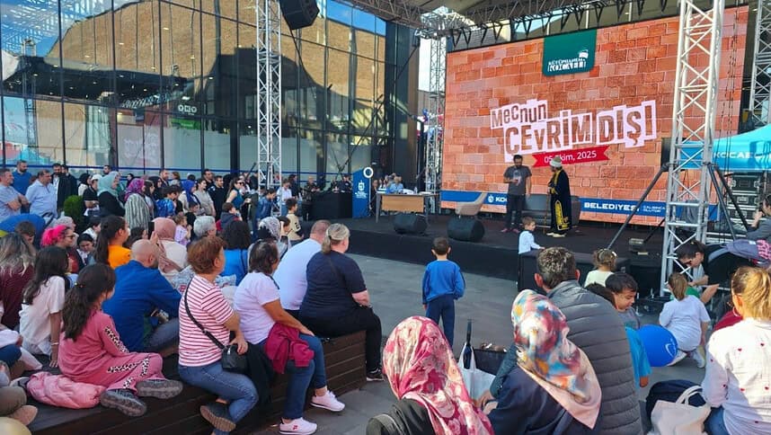 “Mecnun Çevrim Dışı” İle Tiyatro Heyecanı Başlıyor