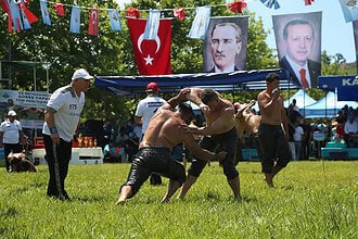 Kandıra Tarihi Namazgâh Yağlı Güreşleri Tüm Heyecanıyla Sürüyor!