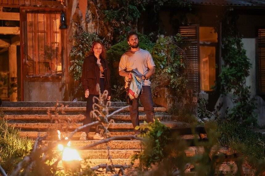 Netflix, Yerli İçerik Kütüphanesine Eklemeye Hazırlandığı Eve Giden Yol İçin İlk Görselleri Paylaştı
