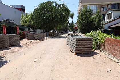 İzmit Belediyesi'nden Mehmet Ali Paşa'da Üstyapı Hamlesi: 6 Sokakta Eş Zamanlı Parke Çalışması!