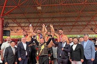 Kırkpınar’da Kocaeli Rüzgarı! Seçkin Duman Tarihi Başarıyla Kürsüye Çıktı: Başkan Büyükakın'dan Tebrik!