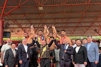 Kırkpınar’da Kocaeli Rüzgarı! Seçkin Duman Tarihi Başarıyla Kürsüye Çıktı: Başkan Büyükakın'dan Tebrik!