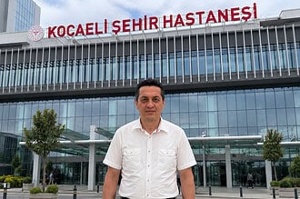 Kocaeli Şehir Hastanesi İdaresine Hürriyetçi Sağlık-Sen'den Sert Tepki: "Sağlık Çalışanı Karta Mahkûm Edilemez"