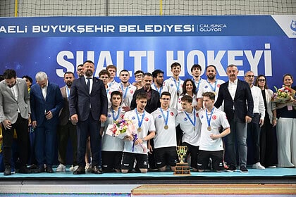 Sualtı Hokeyi Dünya Şampiyonası Kapanış Töreni Gebze’de Yapıldı: Vali Aktaş ve Başkan Büyükakın Dereceye Girenlere Ödüllerini Verdi!