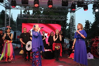 İzmit Belediyesi Kır Düğün Salonu ve Sosyal Yaşam Alanı Suzan Kardeş Konseri ile Hizmete Açıldı!