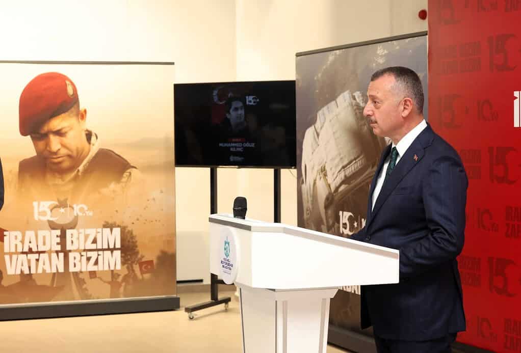 Tahir Büyükakın 15 Temmuz Anı Defterini İmzaladı: “15 Temmuz’u unutmayacağız, unutturmayacağız”