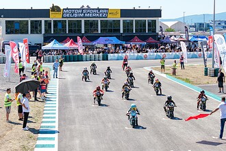 Başiskele'de Motor Sporları Heyecanı: Türkiye Süpermoto Şampiyonası Yarışları Tamamlandı!