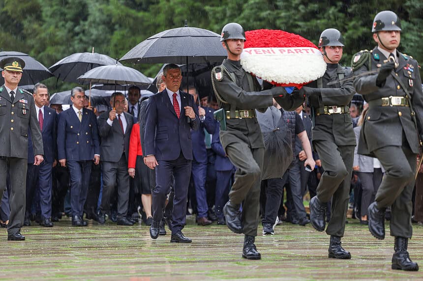 YENİ Parti Genel Başkanı Özgür Özel ve Kurucular Kurulu'ndan Anıtkabir Ziyareti!