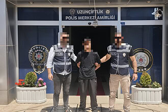 4 Yıl 7 Ay Kesinleşmiş Hapis Cezası Vardı, Firar Uzun Sürmedi! Kartepe'de Yakalanan Yağma Suçlusu Cezaevine Gönderildi!