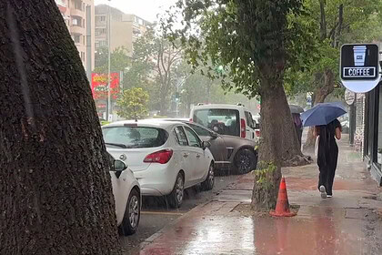 Kocaeli ve İzmit’te Yağmura Hazırlıksız Yakalandılar: Kentte Sağanak Alarmı!