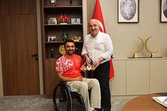 Darıca'nın Gururu Yener Aras: Belediye Başkanı Muzaffer Bıyık Şampiyon Sporcuyu Ağırladı!