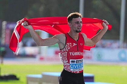 Yunus Emre Civelek'ten İtalya’da Tarihi Başarı! 110 Metre Engelde Altın Madalya Kazanan İlk Türk Sporcu Oldu!