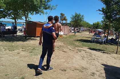 Kocaeli Büyükşehir Zabıtası Kandıra Sahillerinde Kaybolan 18 Çocuğu Ailesine Kavuşturdu