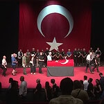 Zihni Göktay’ın Kızına Bıraktığı Vasiyet Harbiye'yi Ağlattı: "Biz Öldüğümüz Gün Bile Sahneye Çıkacaksın..."