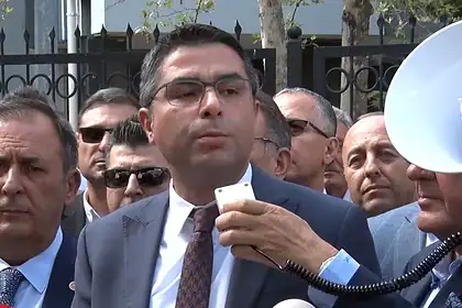 Ahbap Soruşturmasında Gözaltına Alınan 7 Kişiden Birinin CHP PM Üyesi Emre Kartaloğlu Olduğu Ortaya Çıktı