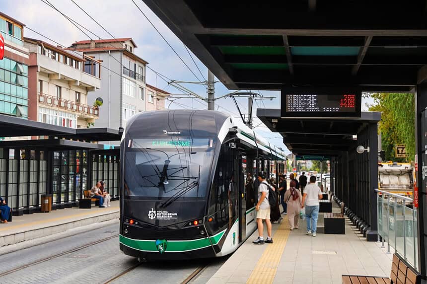 Kocaeli Akçaray Tramvay Hattı’nda Çift Dizi Dönemi: Yolcu Kapasitesi 600’e Yükseliyor!