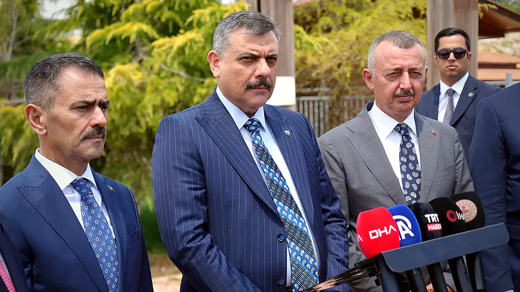 Bakan Çiftçi Kocaeli'de: "Bu Senenin Sonuna Kadar Bütün Sokak Hayvanlarını Toplayıp Barınaklara Almak"