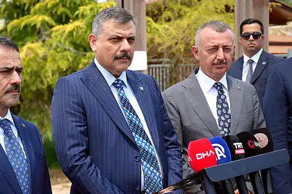 Bakan Çiftçi Kocaeli'de: "Bu Senenin Sonuna Kadar Bütün Sokak Hayvanlarını Toplayıp Barınaklara Almak"