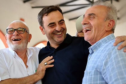 Başkan Özlü'den Yüzleri Güldüren Ziyaretler: "Gülüşünüz Ömre Bedel"