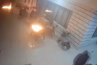 Batı Şeria'da Yerleşimci Terörü: Filistinli Aile Evde Yakılmak İstendi